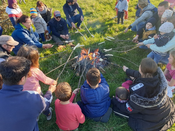 BUND OV Rosbach Osterfeuer mit Stockbrot