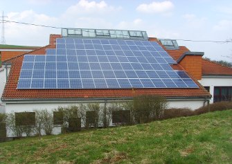 Photovoltaikanlage auf einem Dach in Büdingen